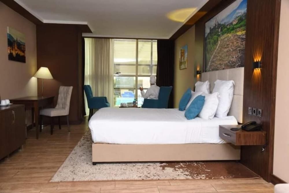 LB Suite Hotel 12/51
