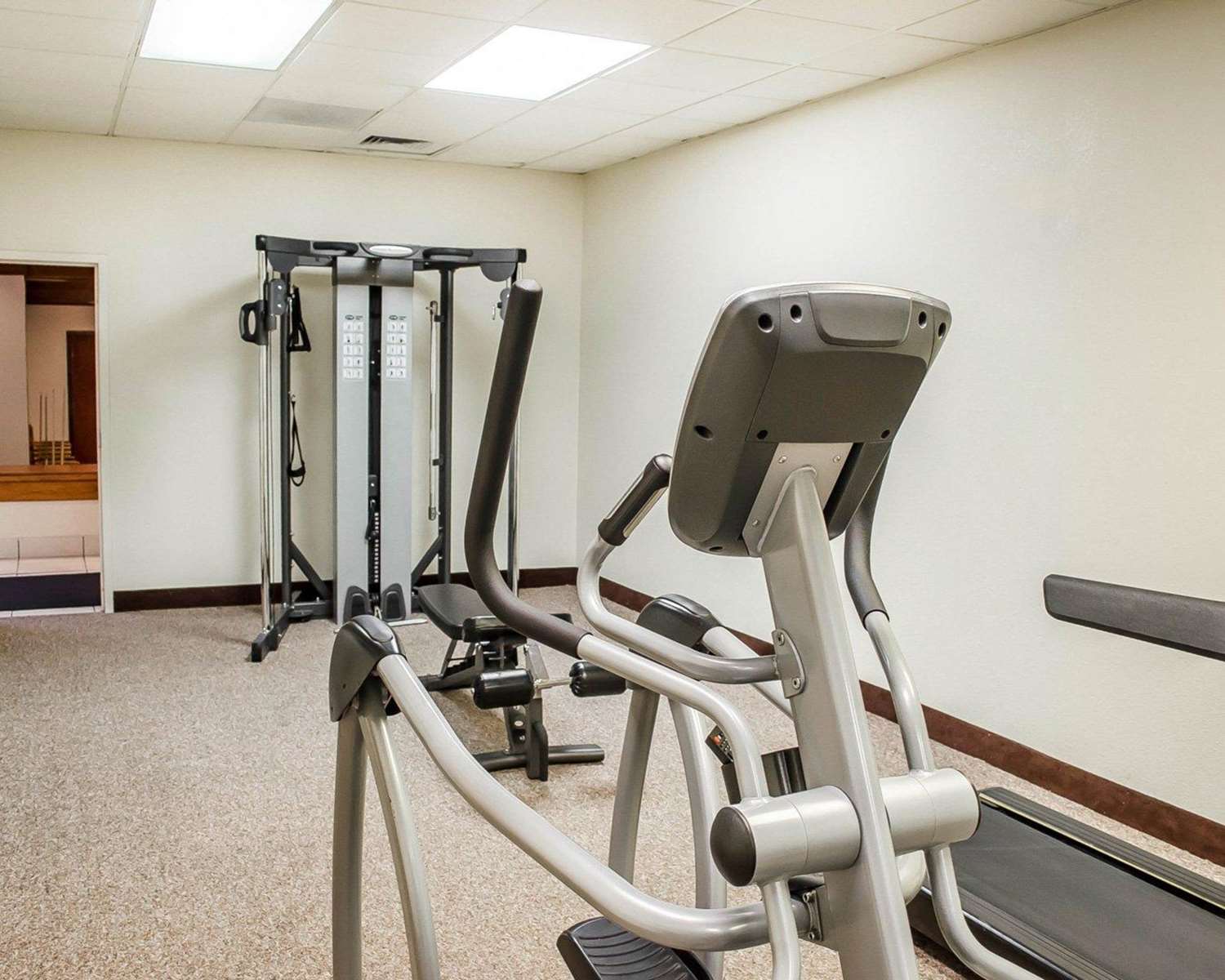 Quality Inn and Suites Pensacola Bayview 24/49