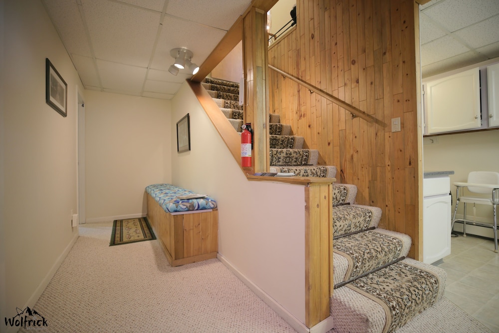 Jewel Lake Bed Breakfast 11/50