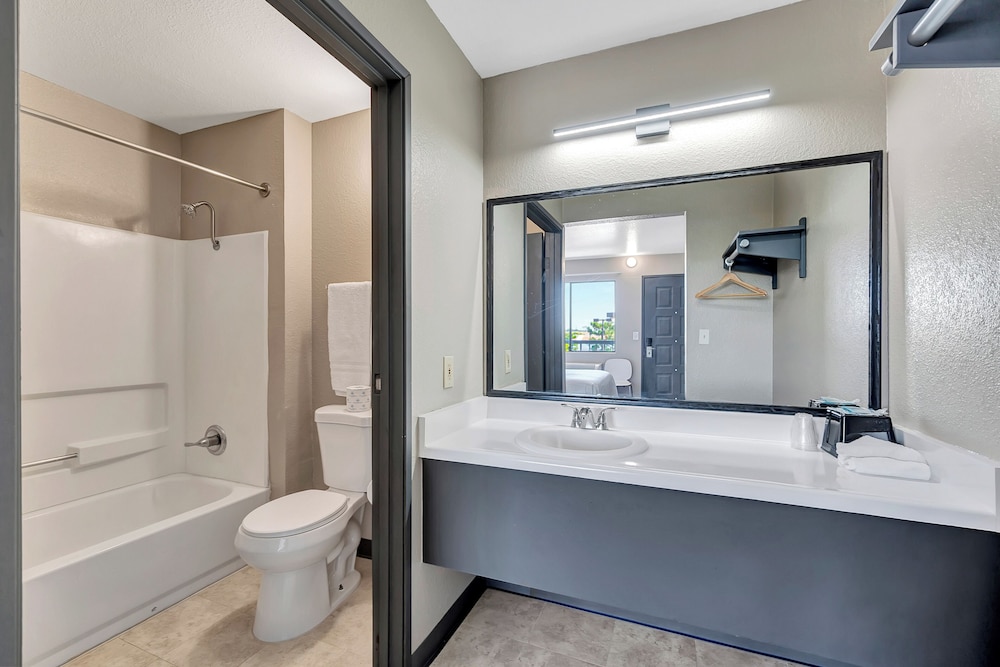 Morada Inn and Suites 52/55