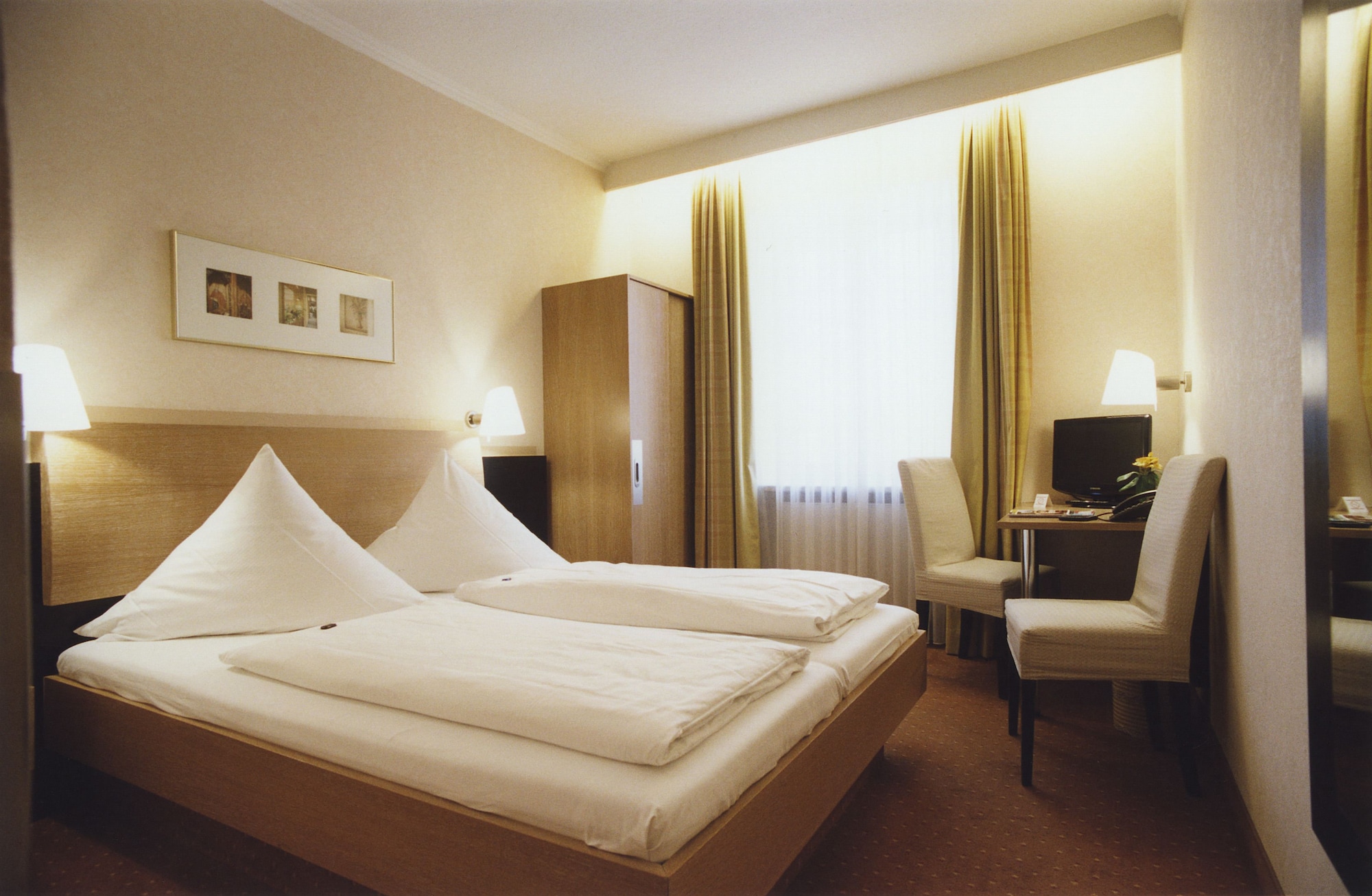 STANDARD, DOUBLE OR TWIN BED
