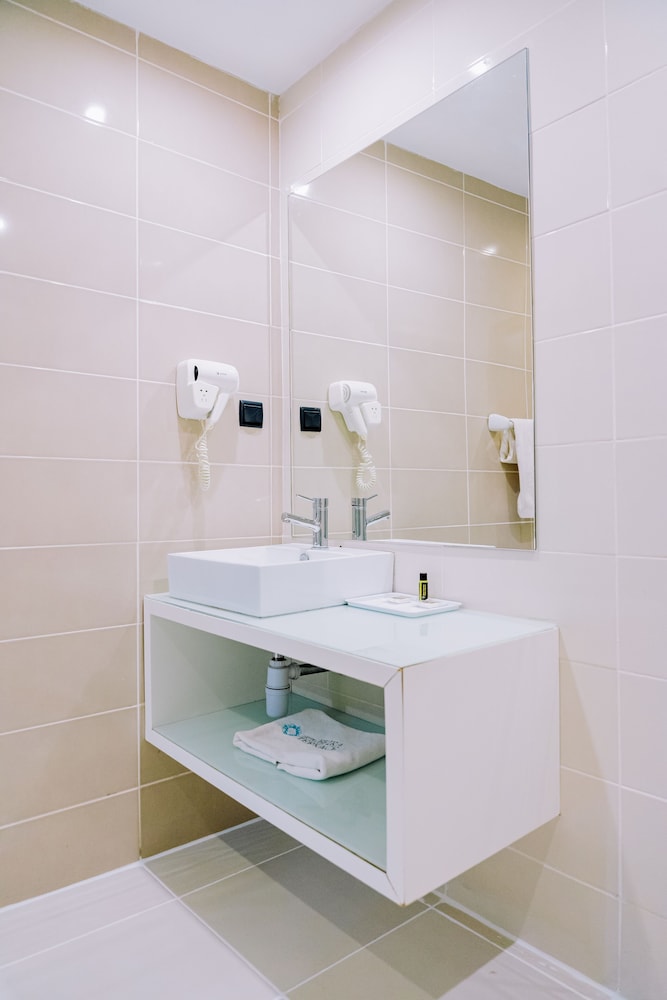 Beira Terrace Hotel 46/50