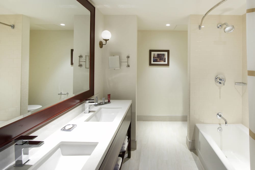 Marriott Syracuse Downtown 18/82