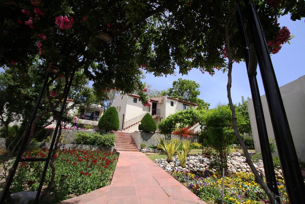 Country Inn Nature Resort Bhimtal 38/46