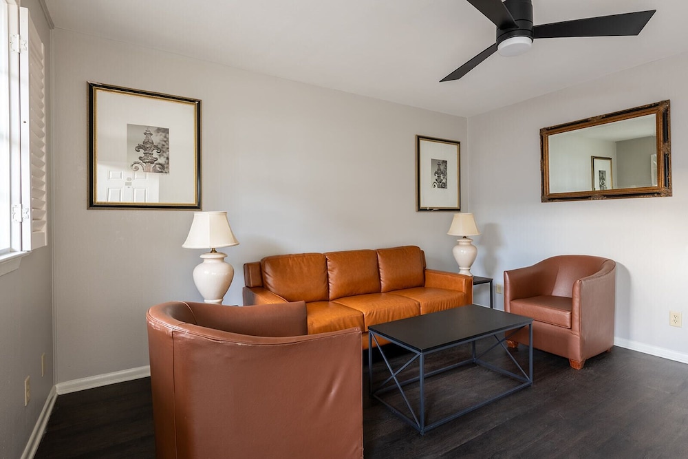French Quarter Suites Hotel 33/55