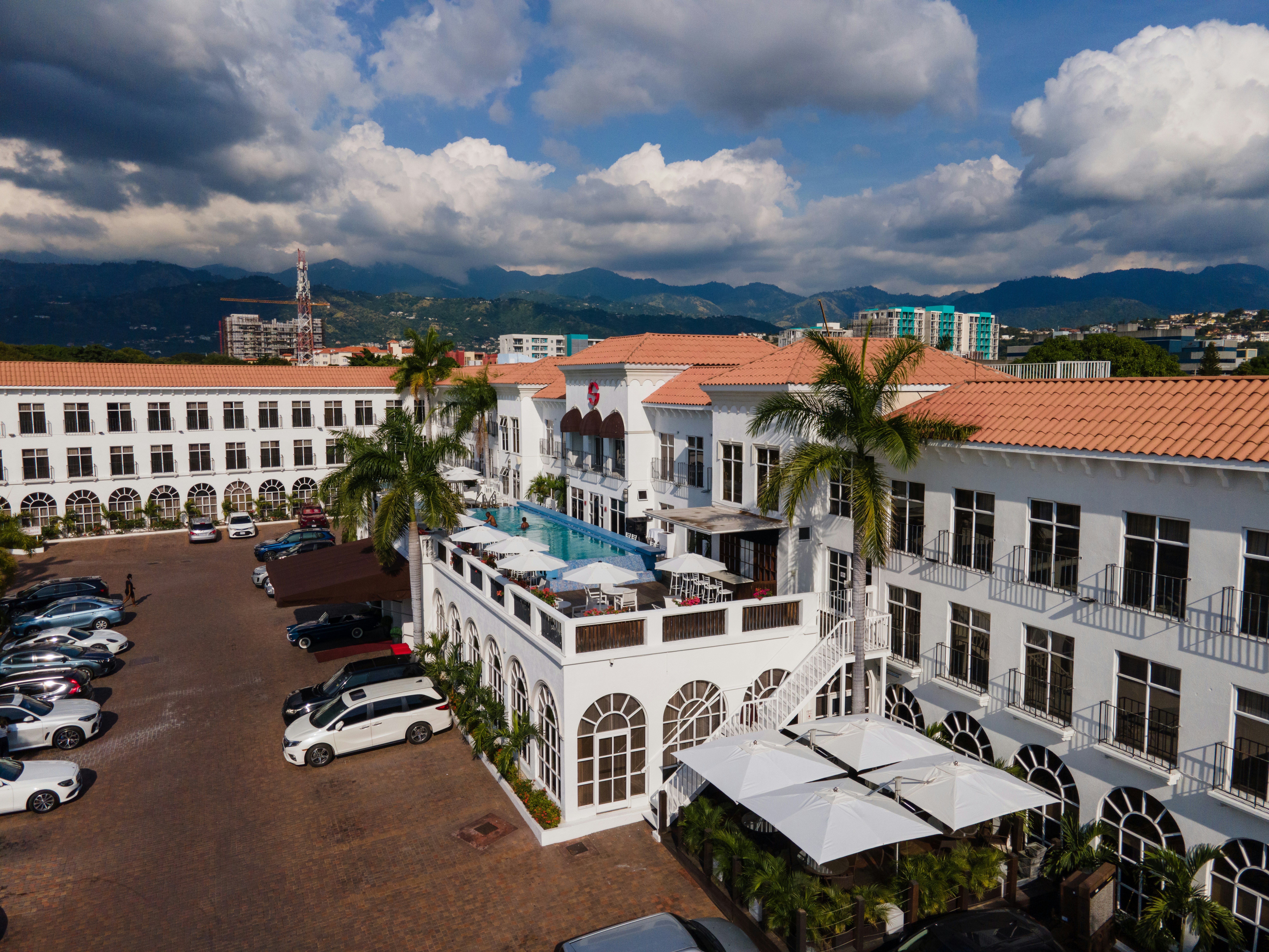 Spanish Court Hotel 8/50