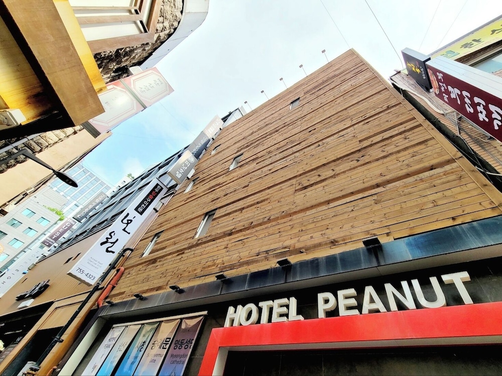 PEANUT HOTEL 5/61