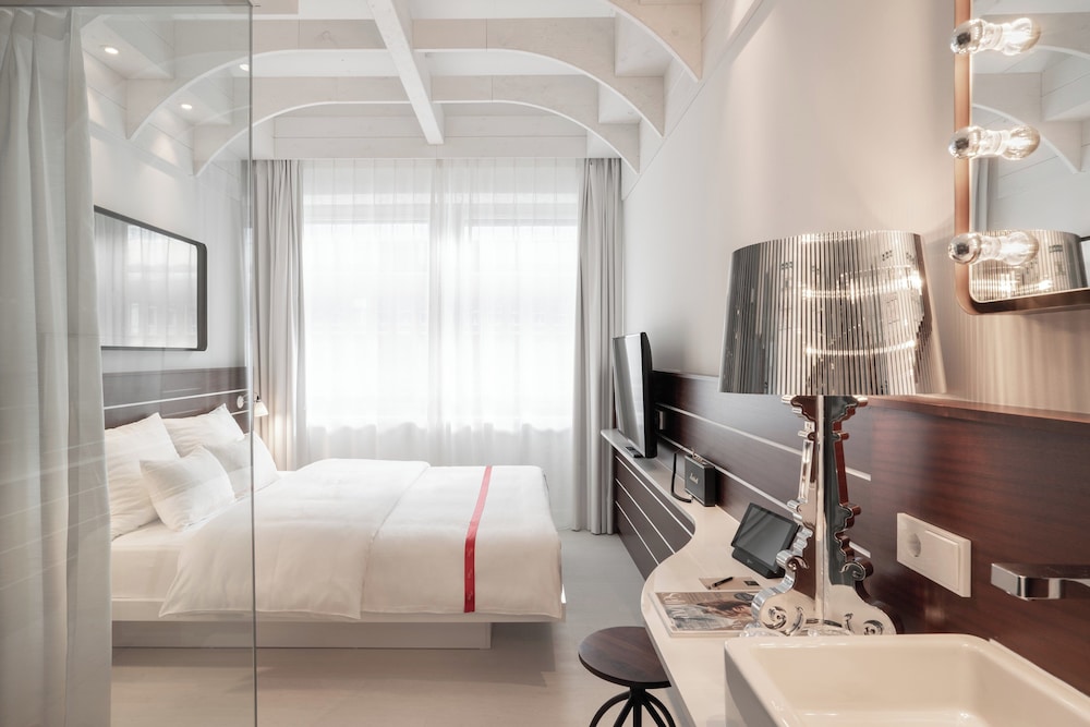 Ruby Frida Hotel Stockholm By IHG 50/50