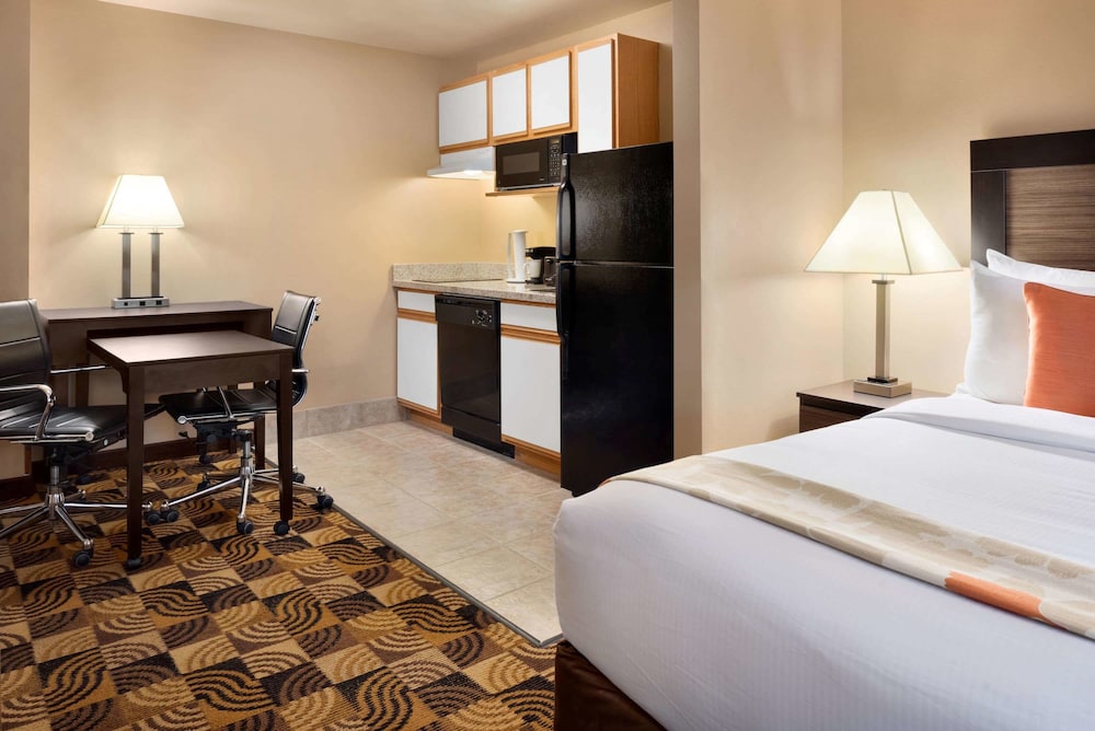 Hawthorn Extended Stay by Wyndham Oak Creek 6/20