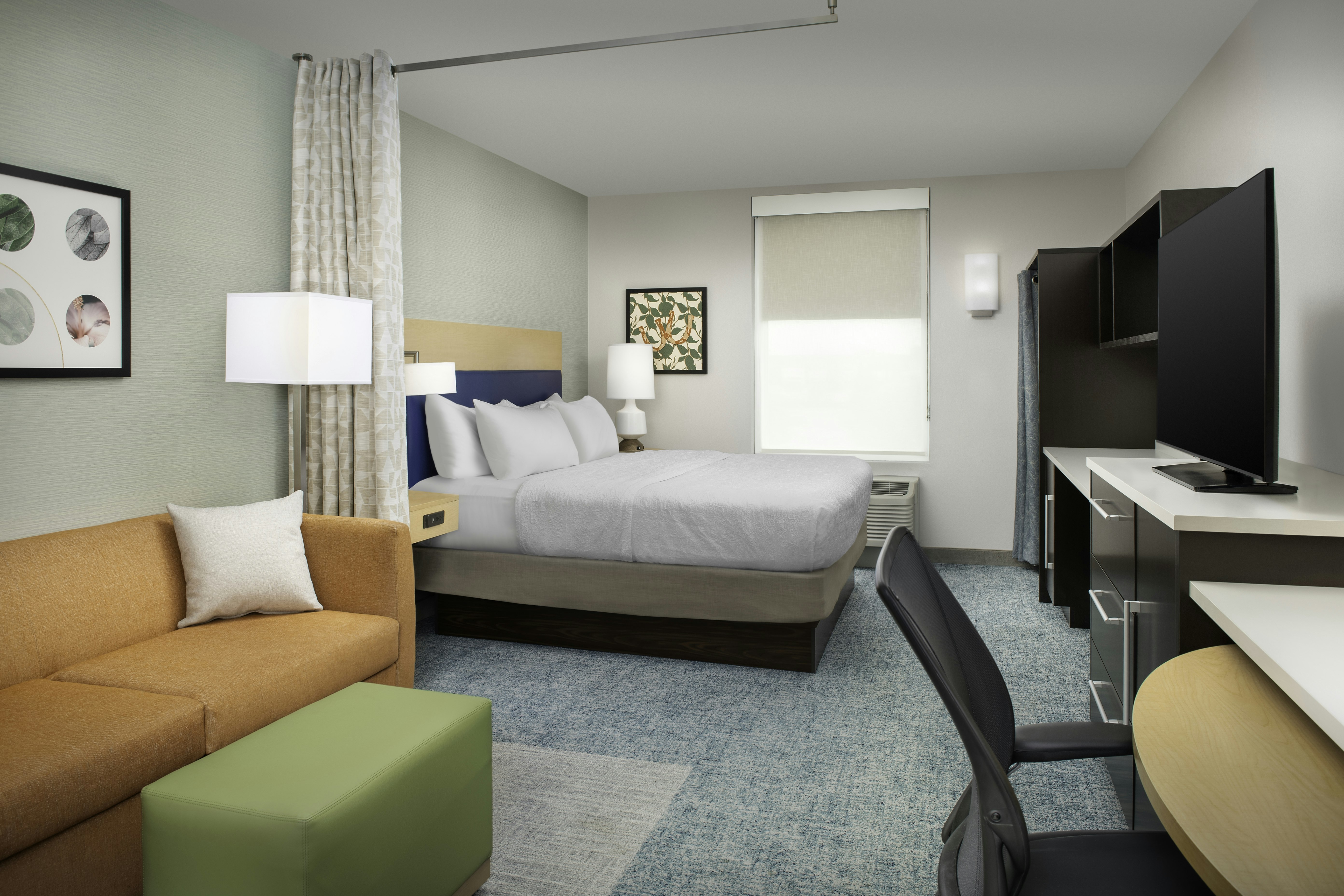 STUDIO, QUEEN BED