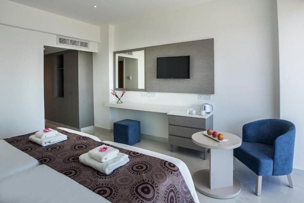 Tsokkos Beach Hotel 38/64