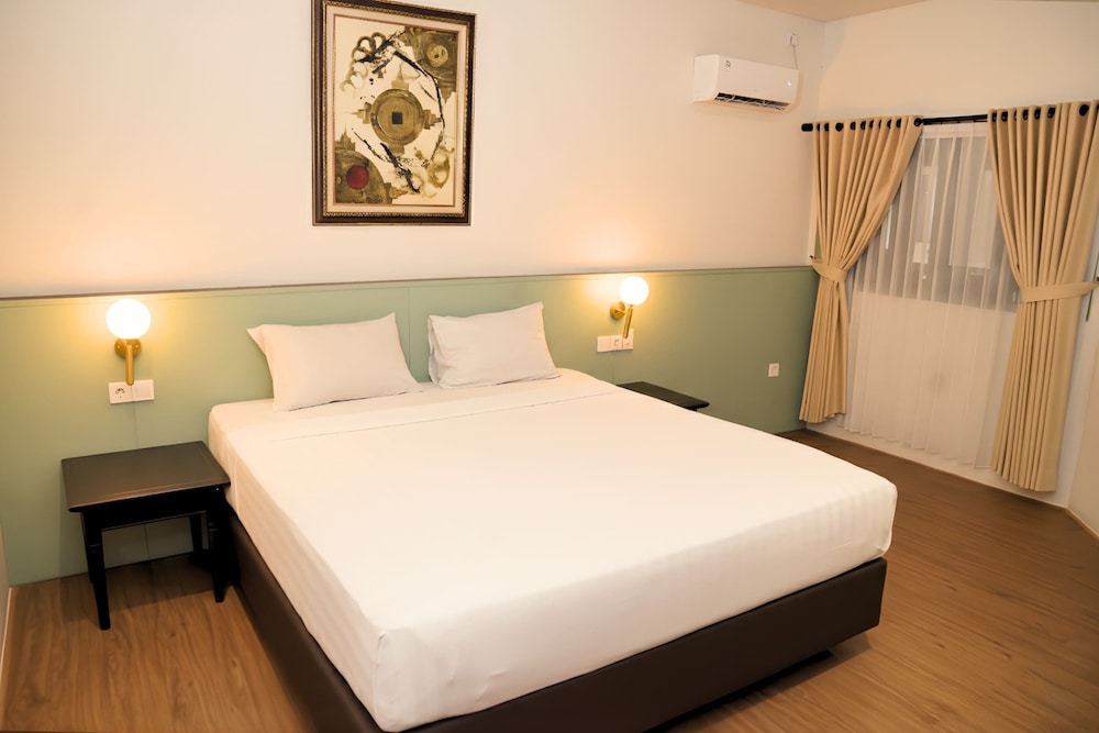 DELUXE, DOUBLE BED