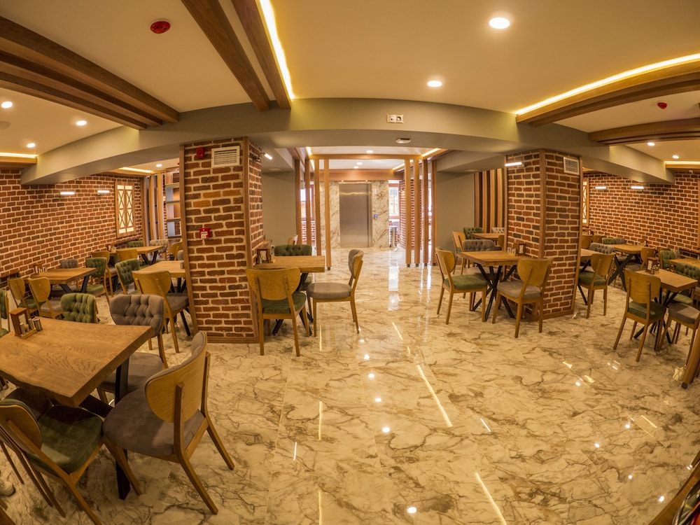 Elif Inan Motel 39/50