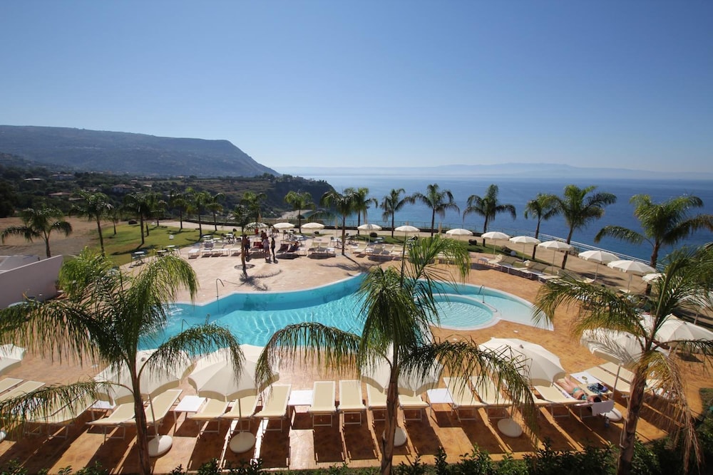 Blue Bay Resort 70/72