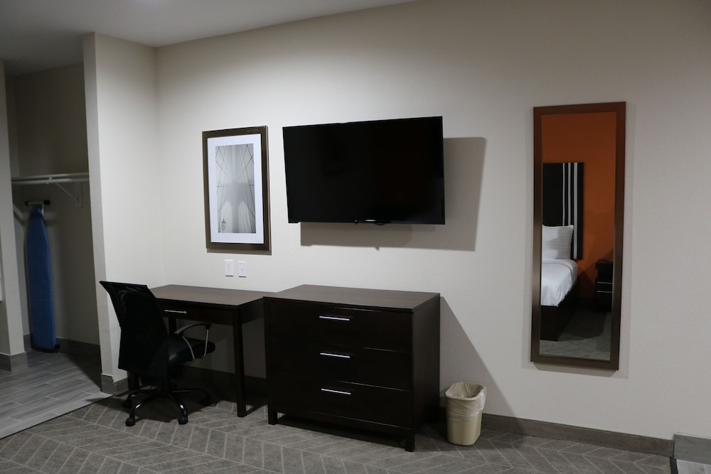 Scottish Inn and Suites IAH Airport 38/46