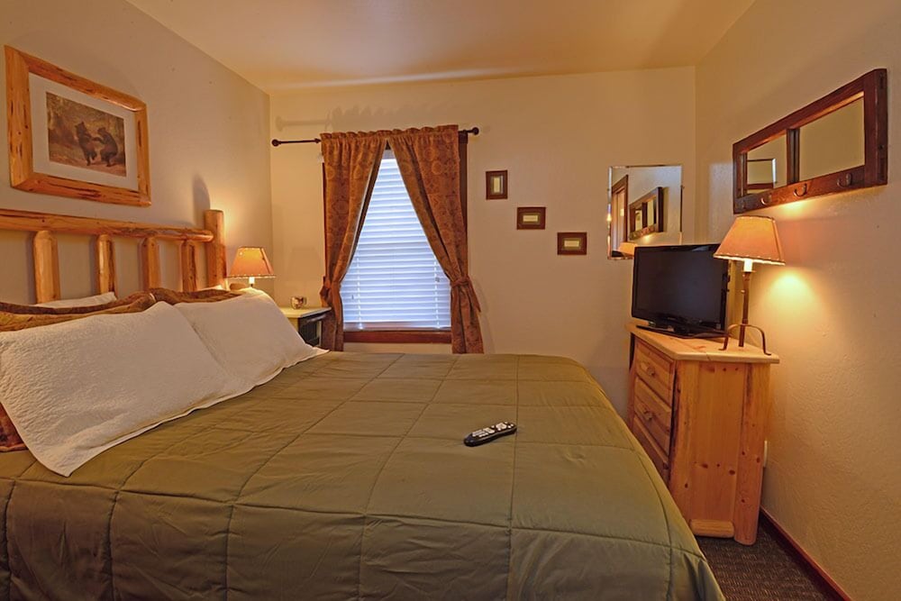 Franciscan Lakeside Lodge 10/73