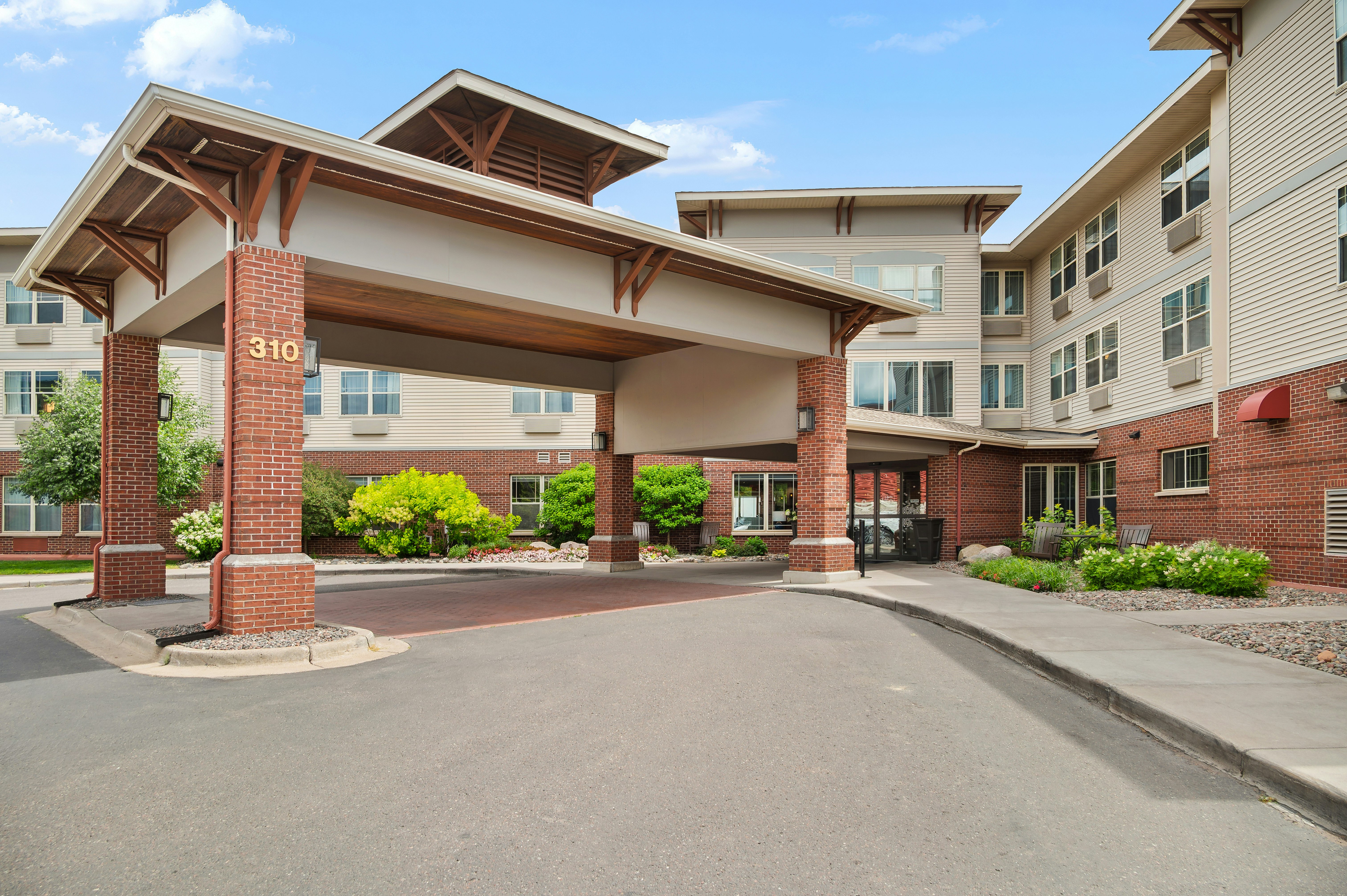 Hampton Inn Duluth Canal Park 69/77