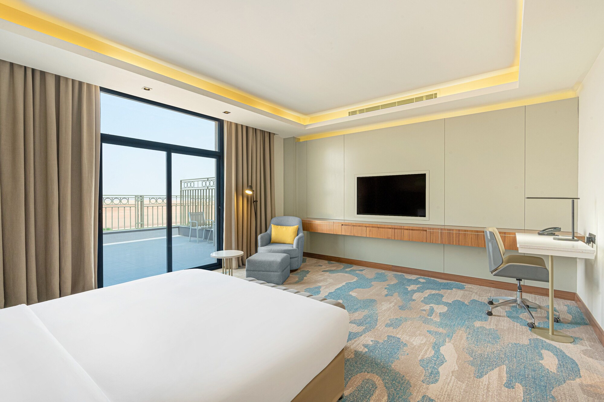 1 BEDROOM, SUITE