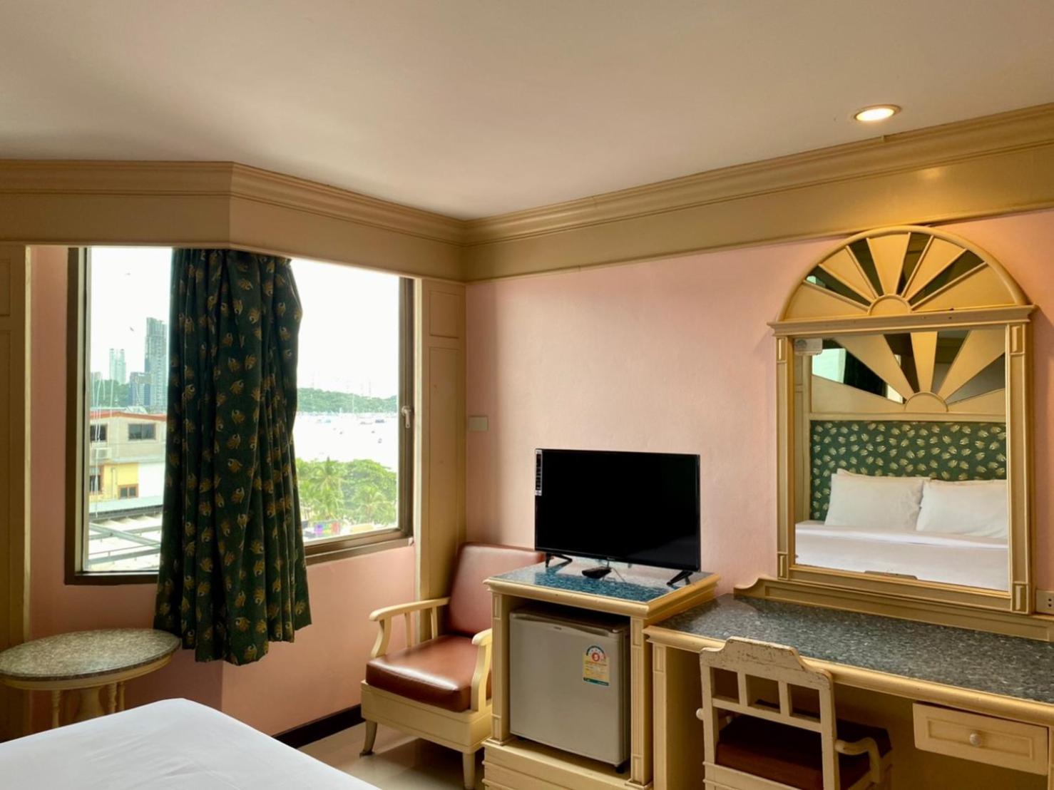 AA Hotel Pattaya 34/42