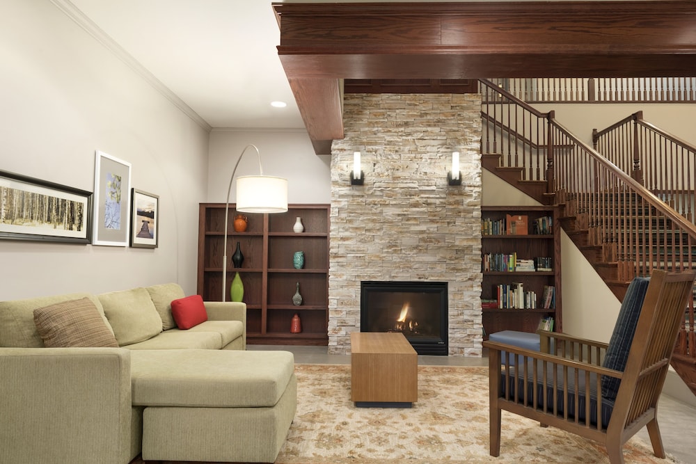 Comfort Inn And Suites St. Paul Northeast 17/23