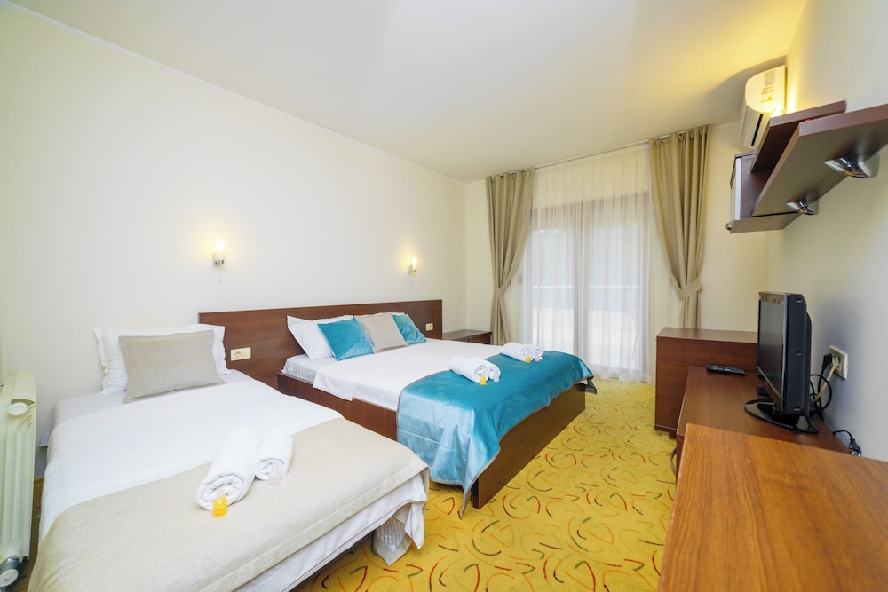 Hotel Odissey 8/27