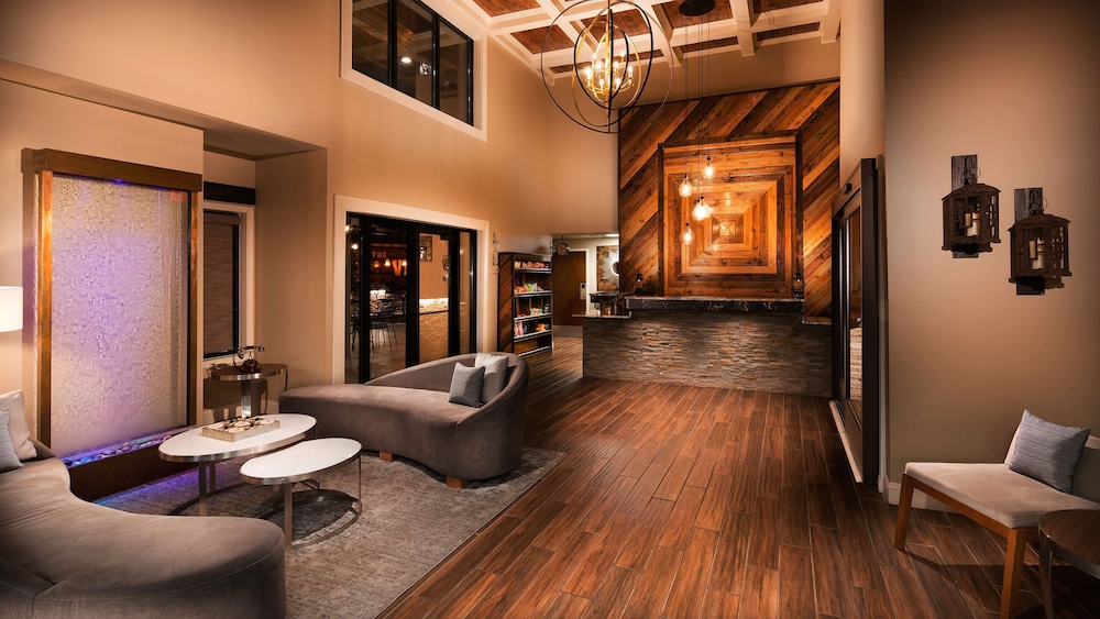 Aiden by Best Western Warm Springs Hotel and Event Center 29/44