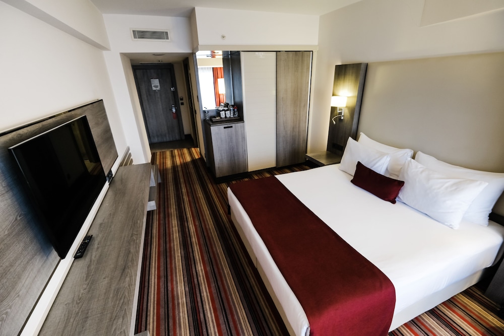 DELUXE, KING BED