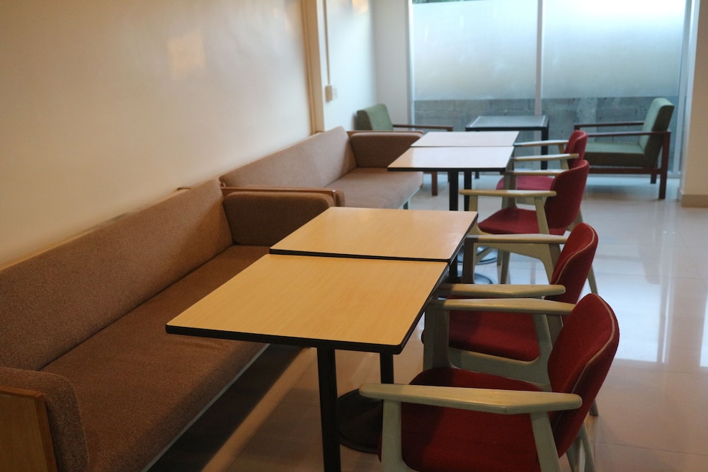 L42 Hostel Suvarnabhumi Airport 32/37