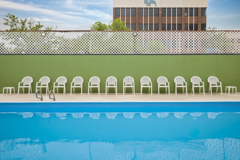 Baymont by Wyndham Great Falls City Center 55/60