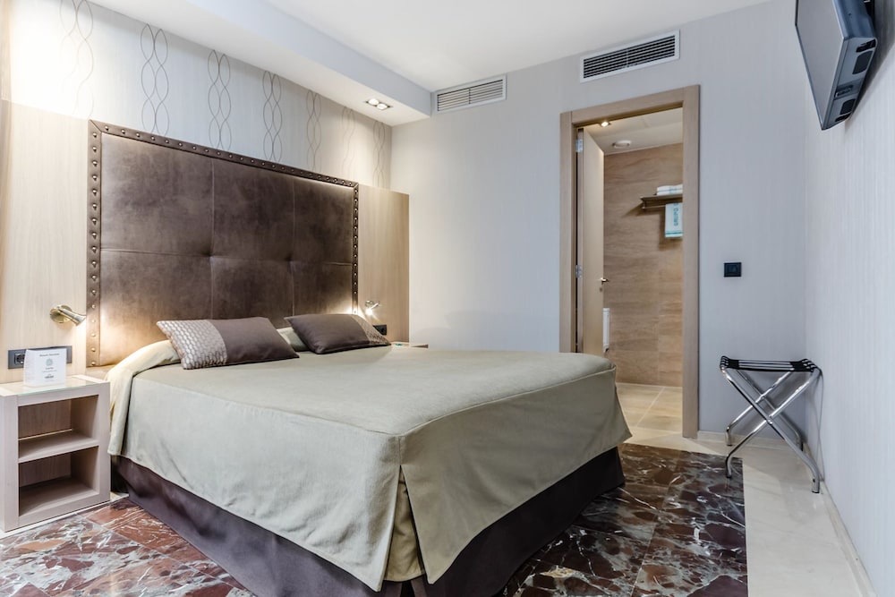 Gotico Hotel 18/77