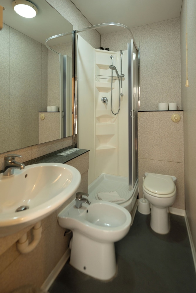 Hostel 7 Santi 48/50