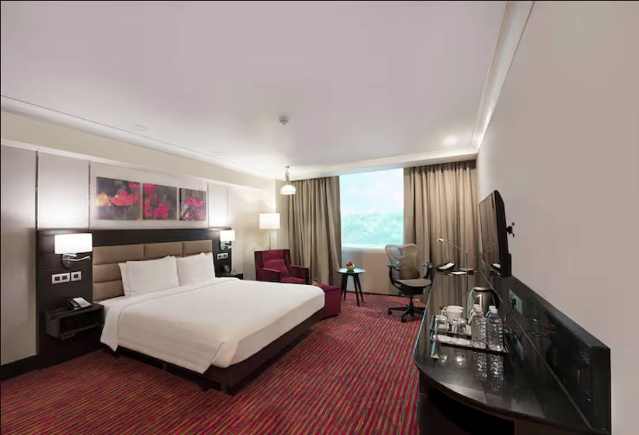 EXECUTIVE, SUITE