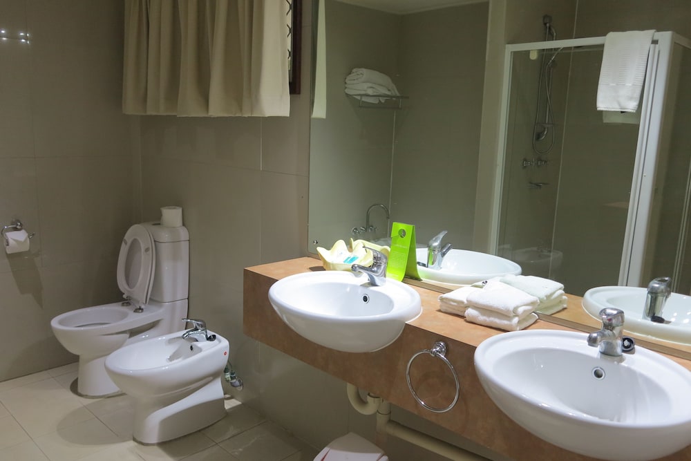 Madang Resort Hotel 49/50