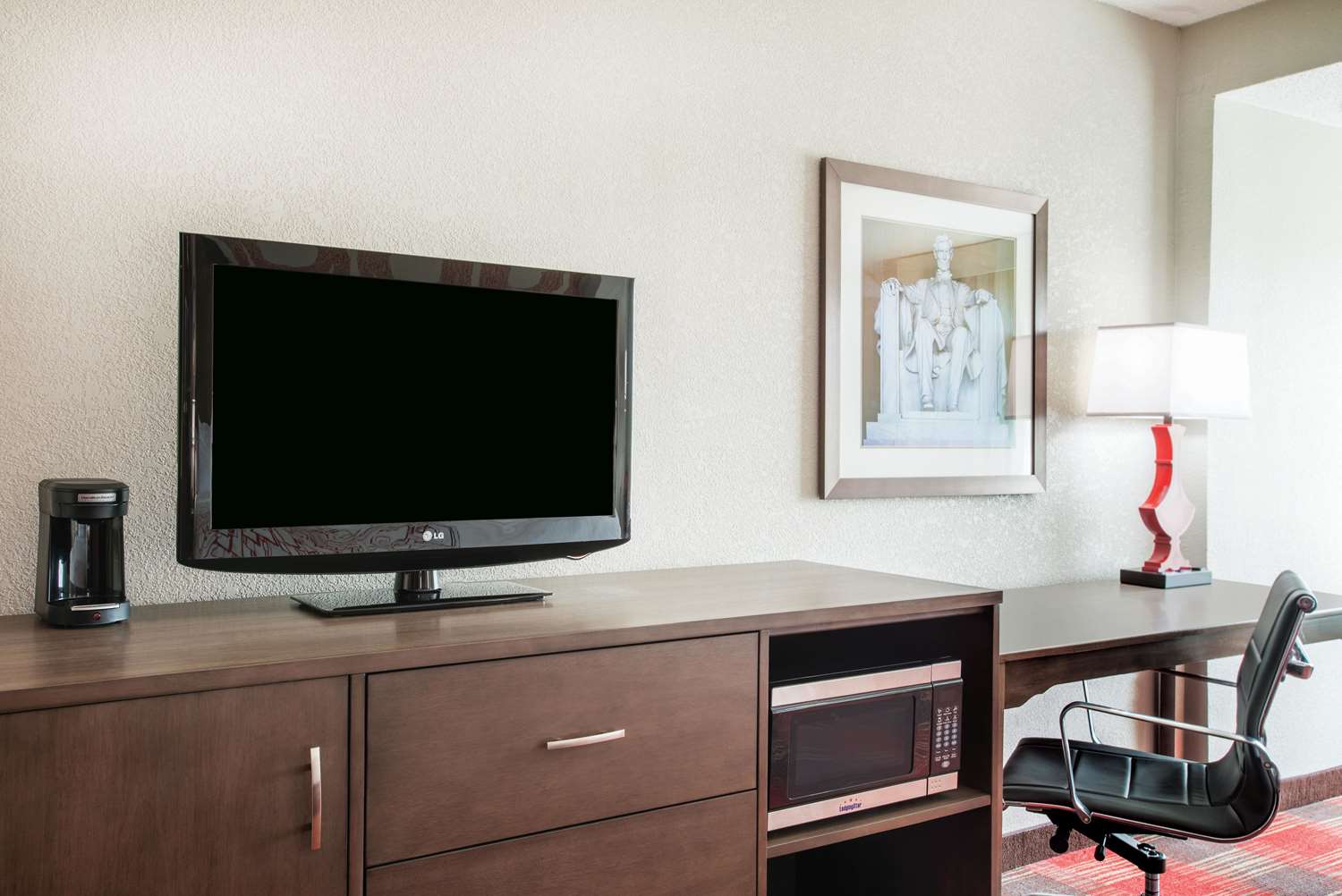La Quinta Inn & Suites by Wyndham DC Metro Capital Beltway 43/55