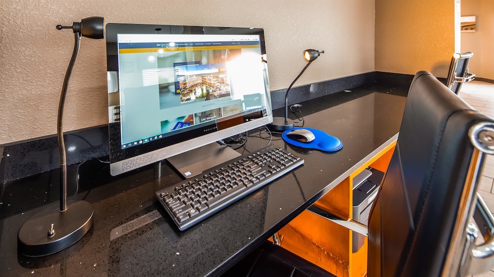 Best Western Airport Inn 28/40