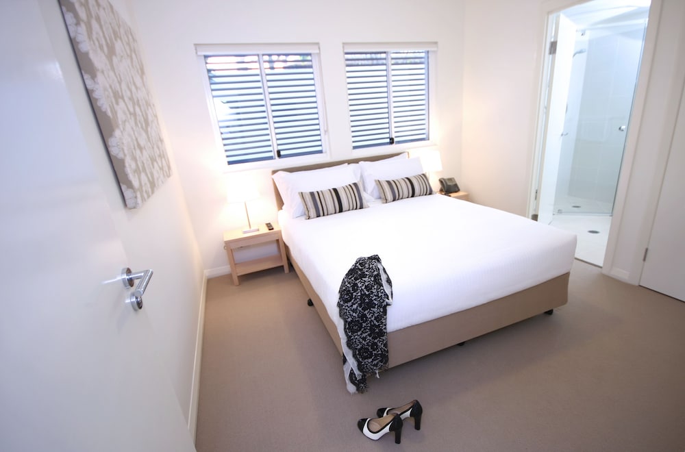 DOMAIN SERVICED APARTMENTS 19/52