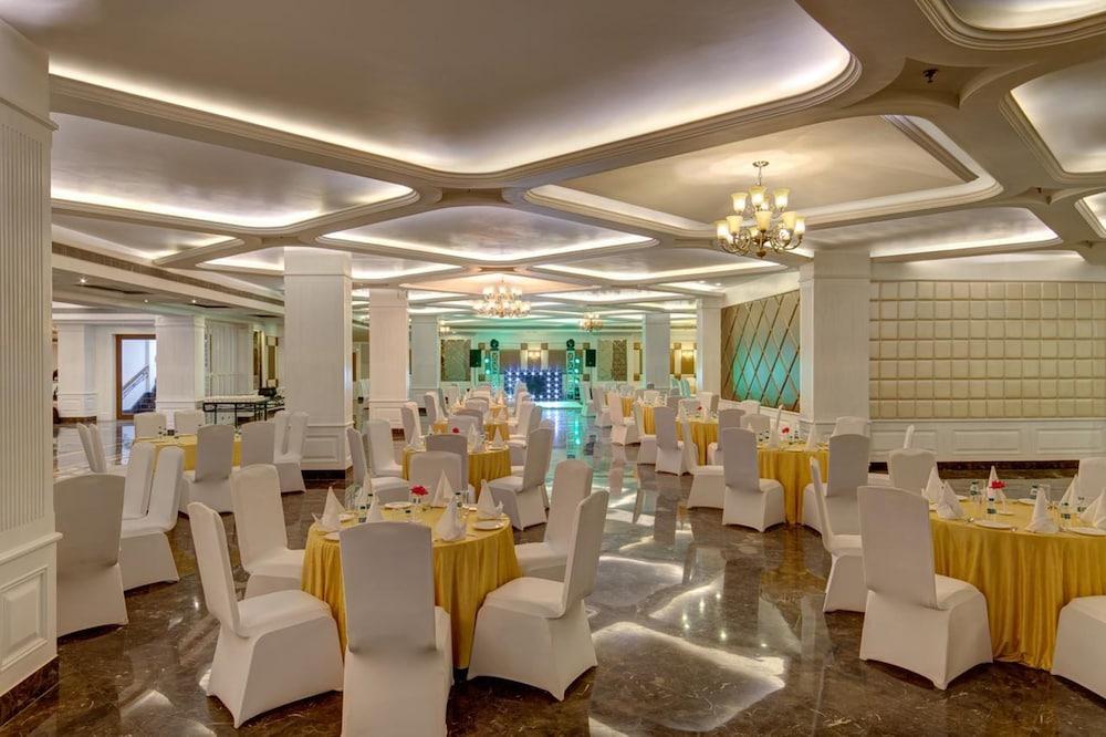 Ramada Plaza by Wyndham Chandigarh Zirakpur 49/58