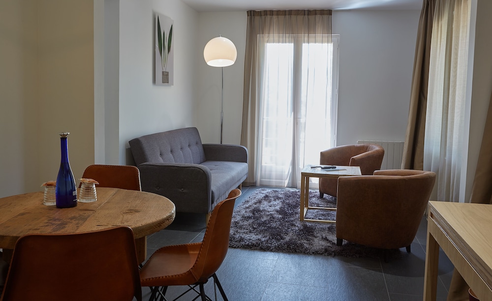 Hotel The Originals Le Cise 53/74
