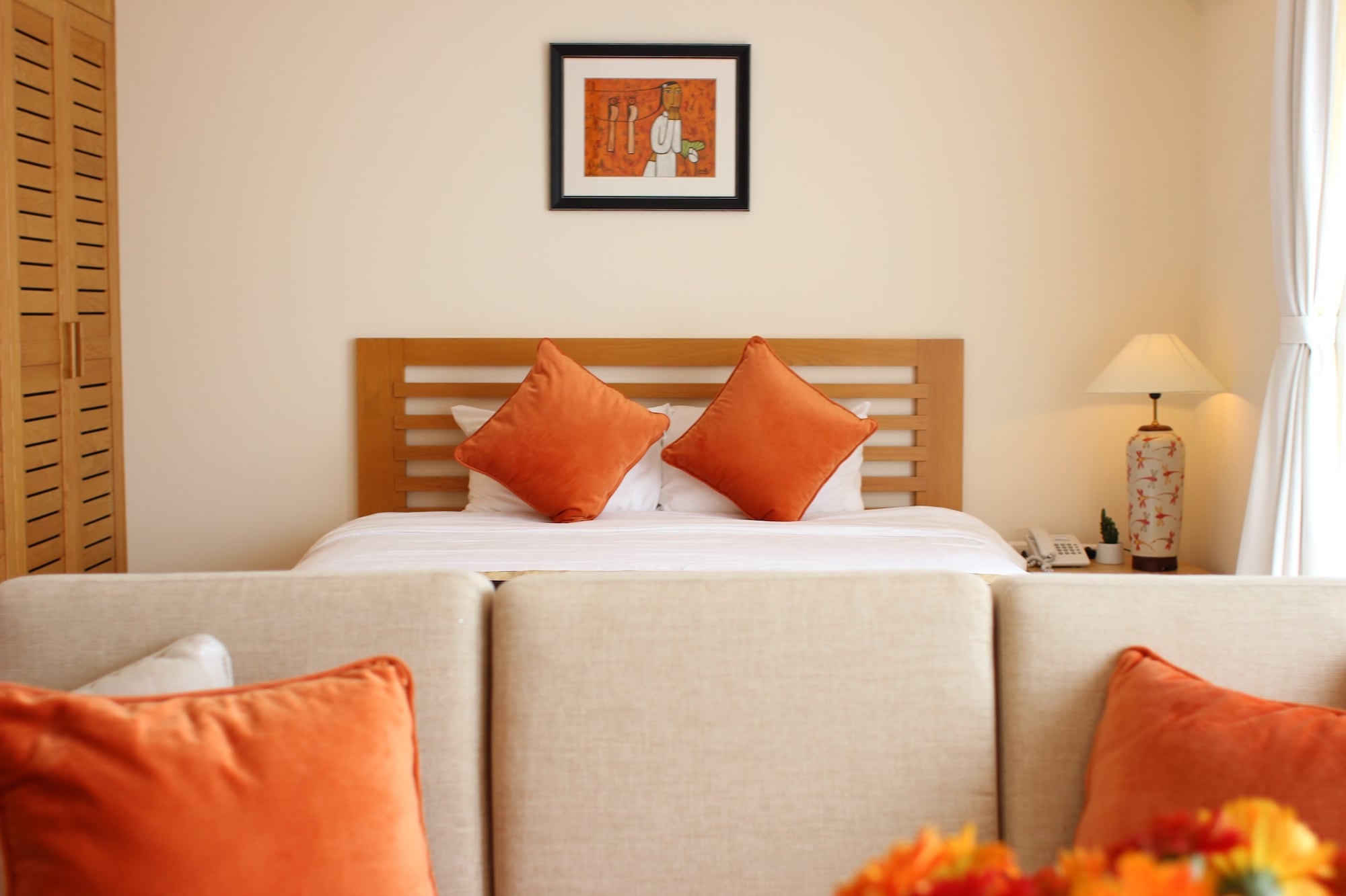 STUDIO, SUITE, KING BED, CITY VIEW, BATHTUB