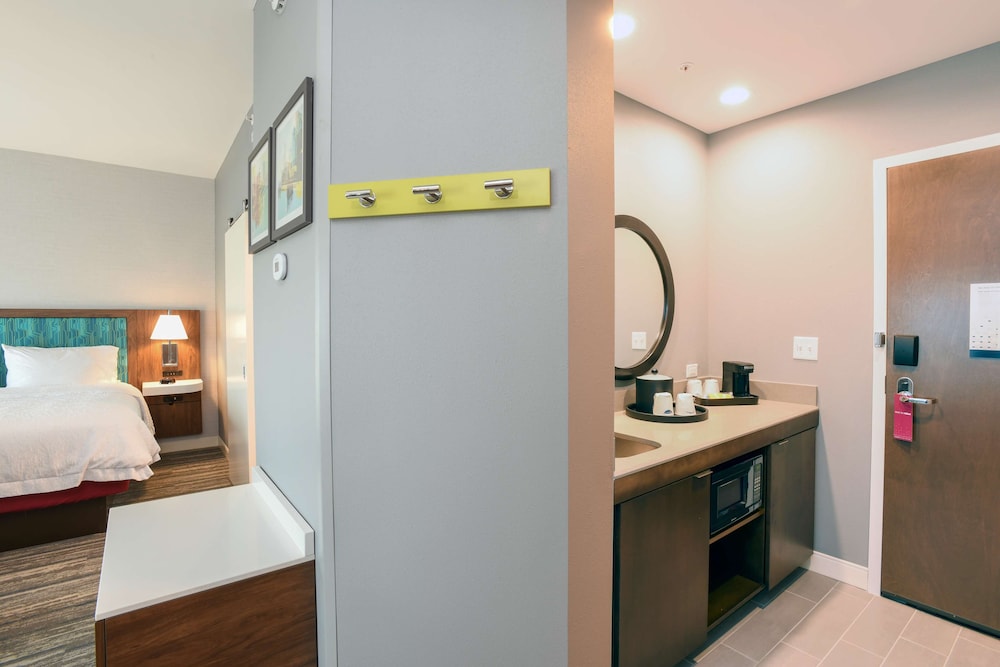Hampton Inn and Suites Cincinnati Liberty Township 24/49