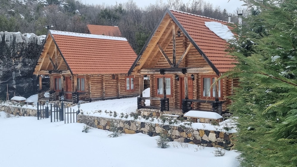 Wood Hills Hotel & Resort in MAYROUBA