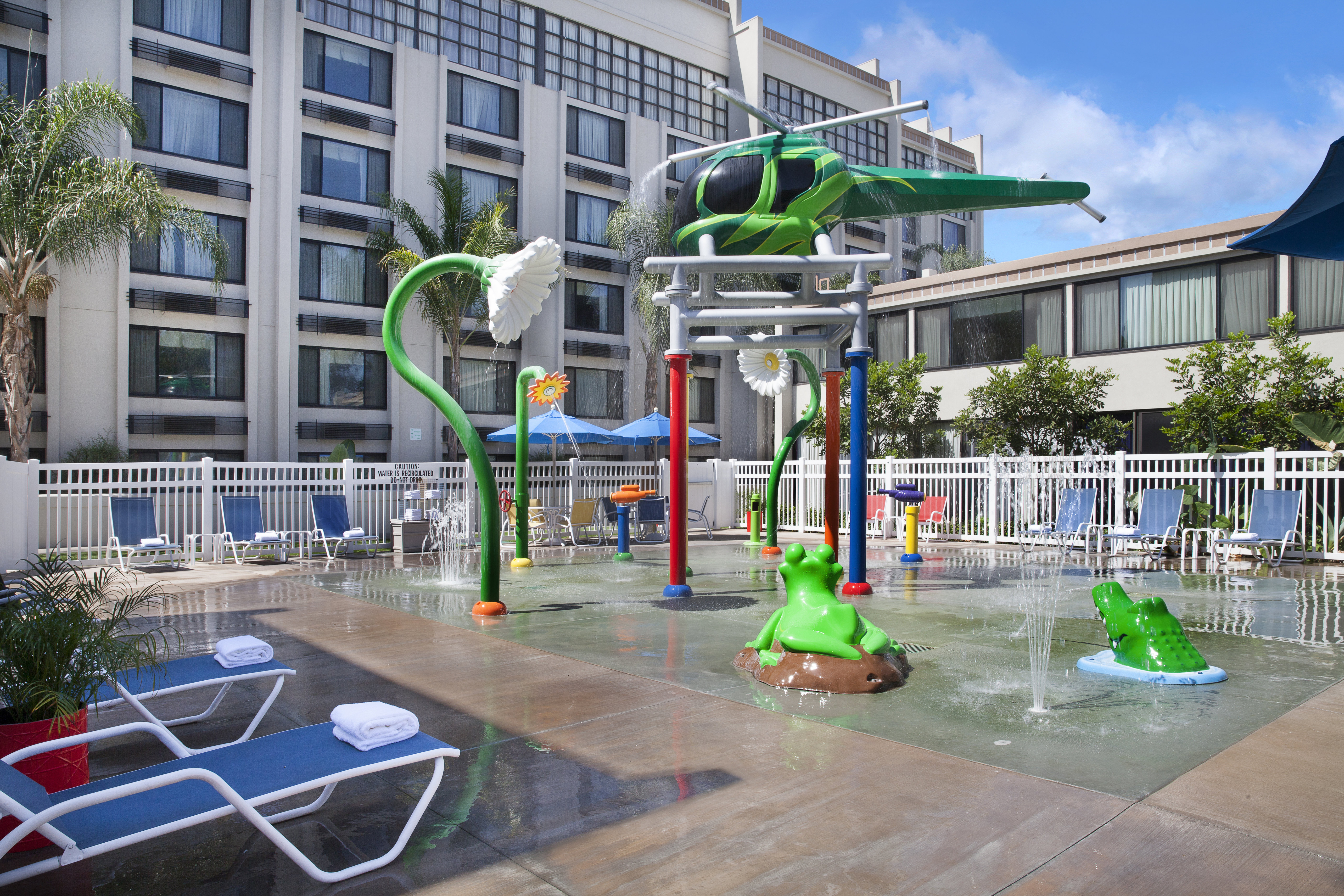 Holiday Inn Hotel And Suites Anaheim (1 Blk/Disneyland) 44/53