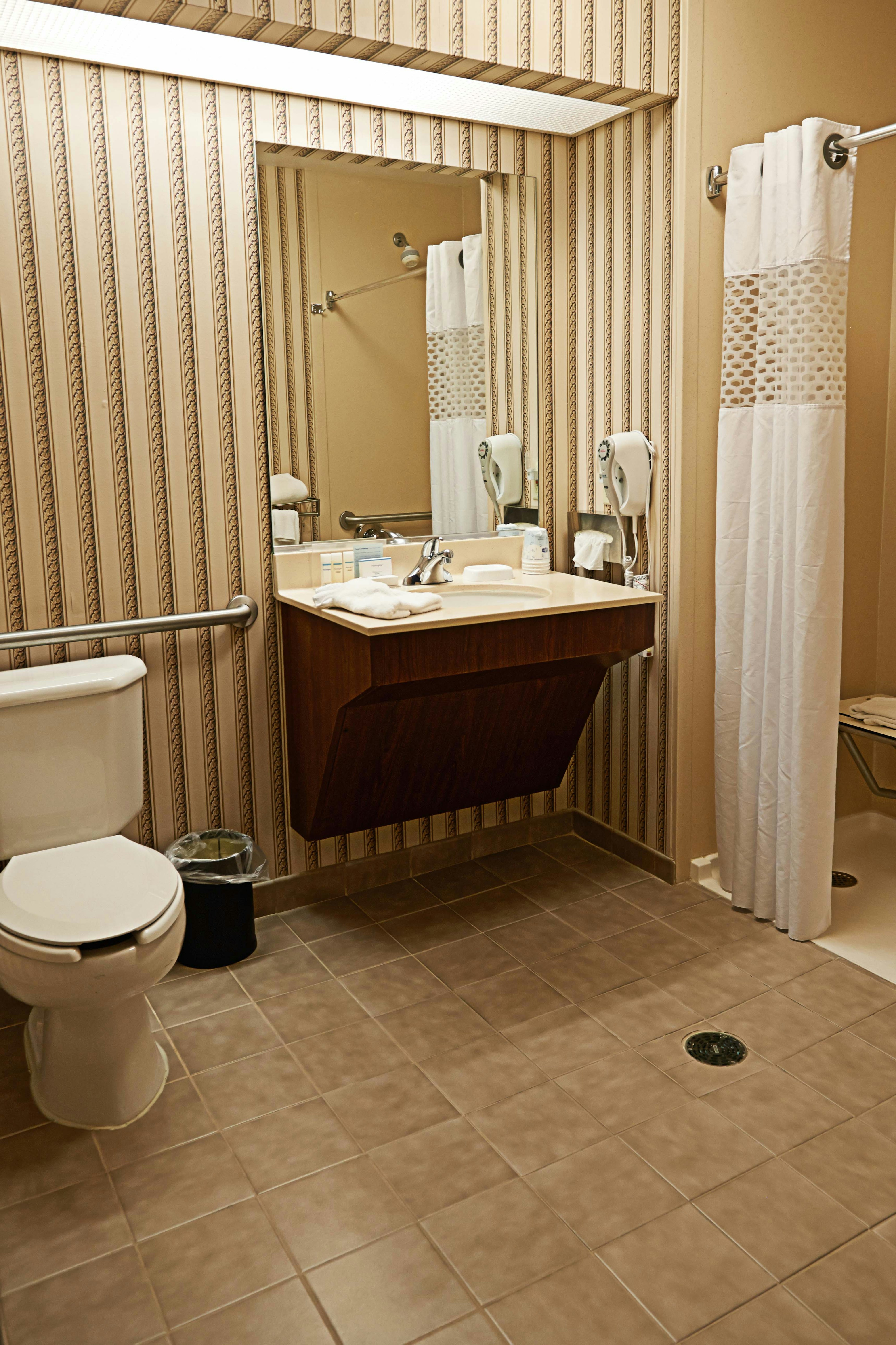 Hampton Inn Suites Scottsburg 80/82