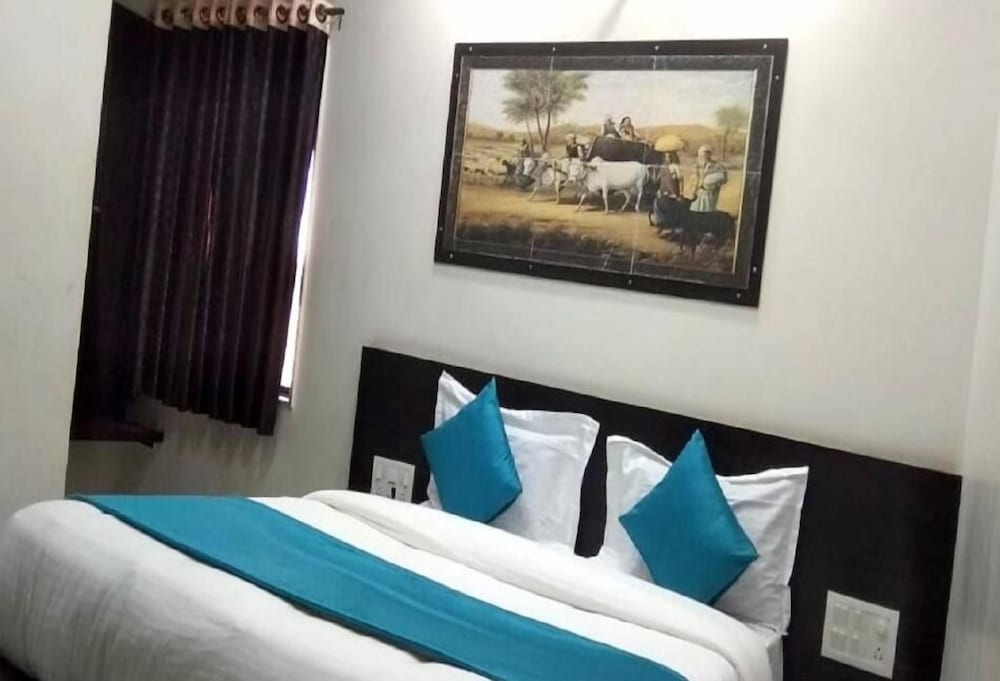 Hotel Gayatri By Sky Stays 6/22