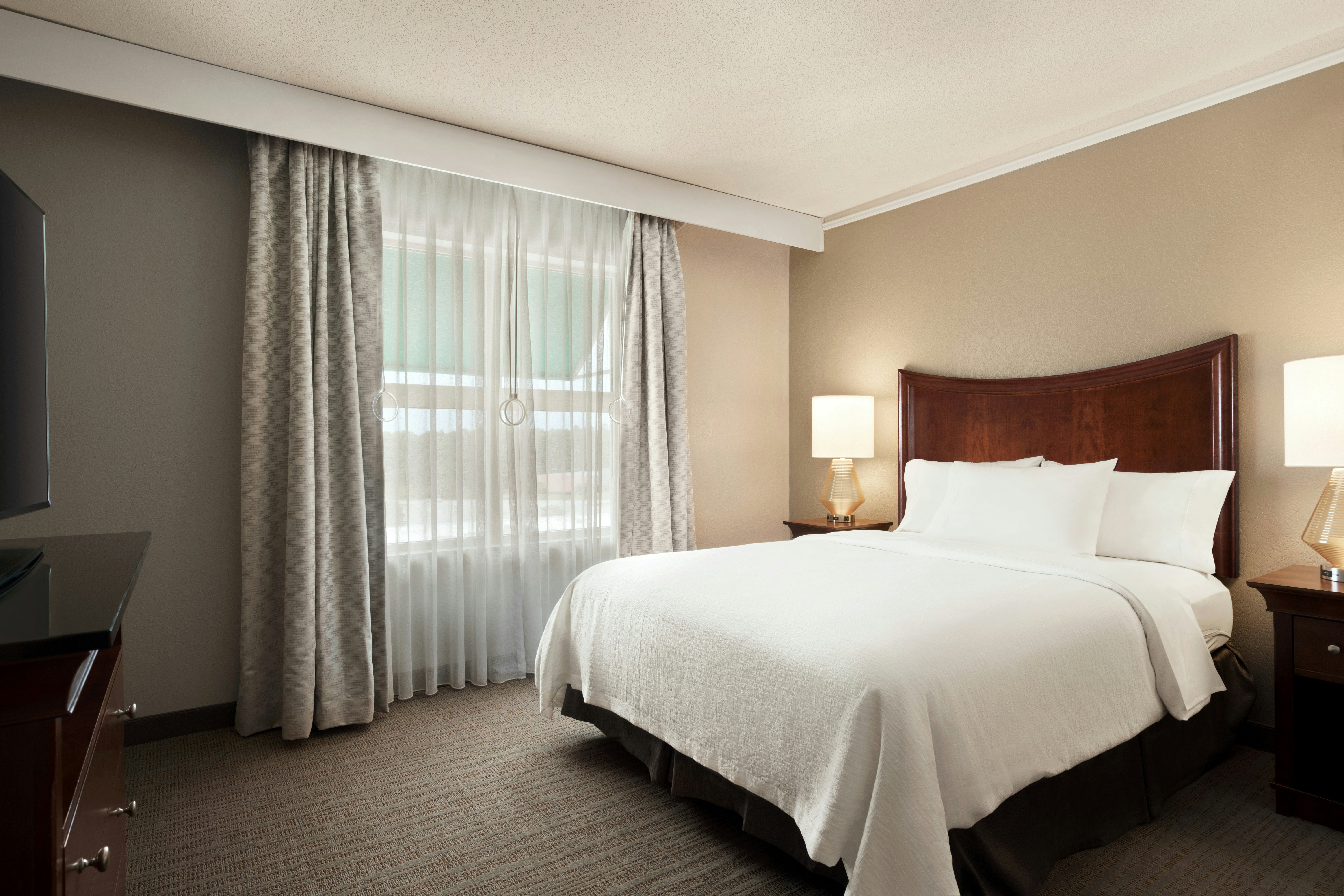Suite, Queen bed, Accessible