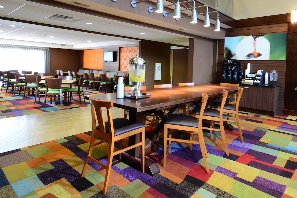 Fairfield Inn And Suites Winston Salem Hanes Mall 42/71