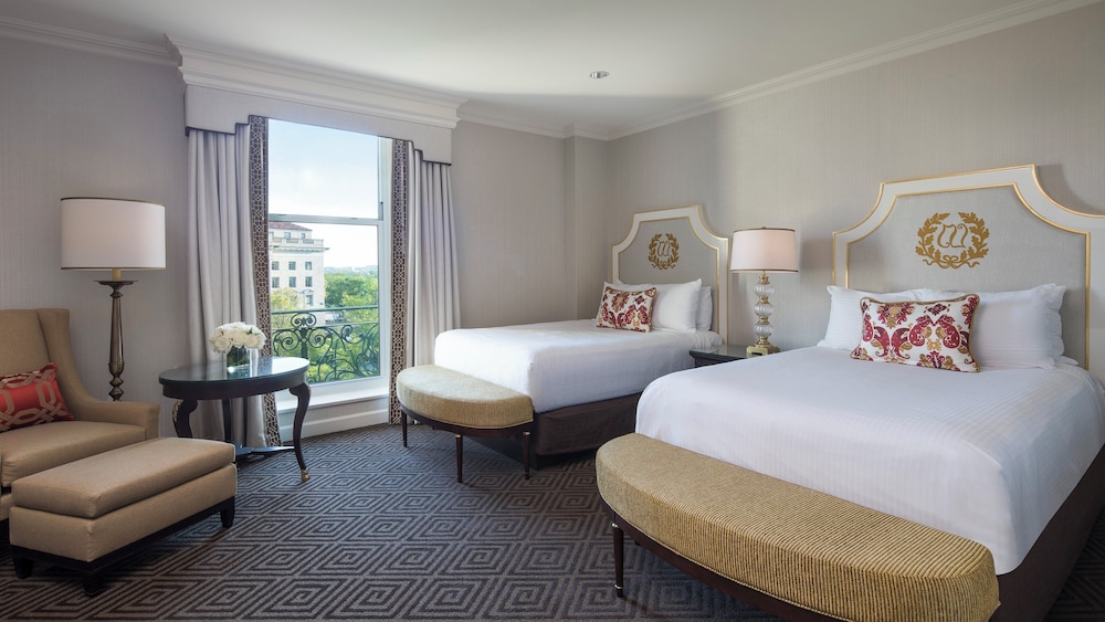 Valley, Suite, 2 Queen Beds, Statue View