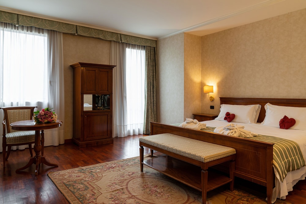 Junior Suite, King Bed