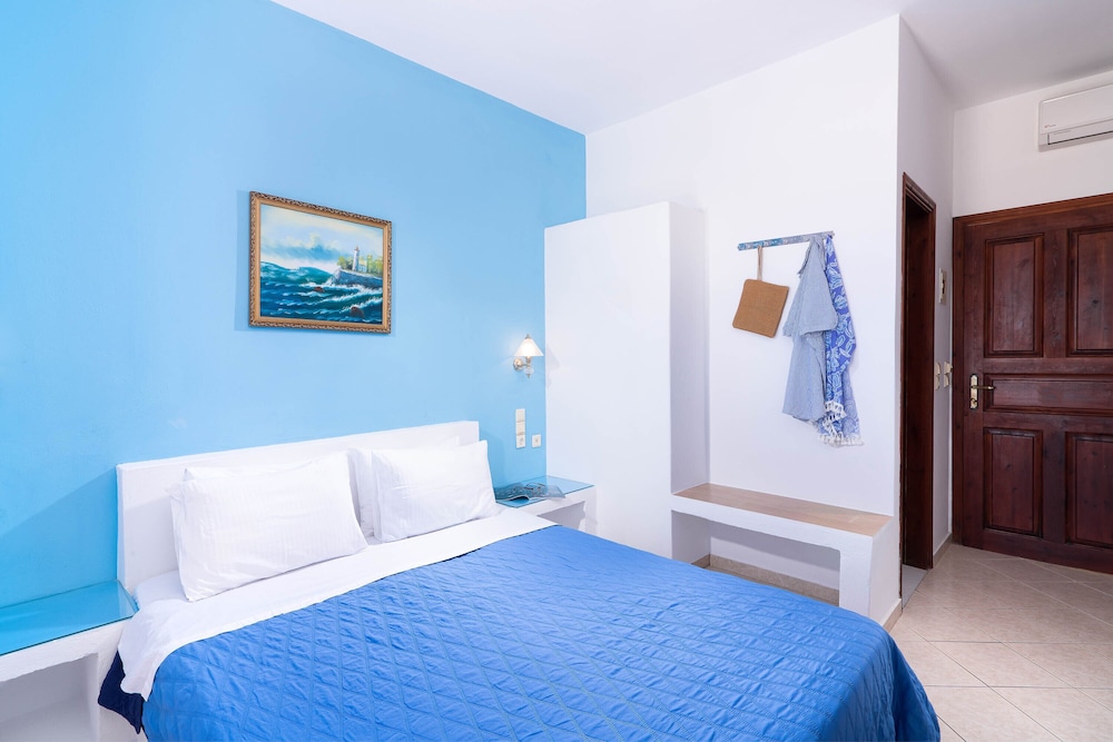 SUPERIOR, STUDIO, PARTIAL SEA VIEW