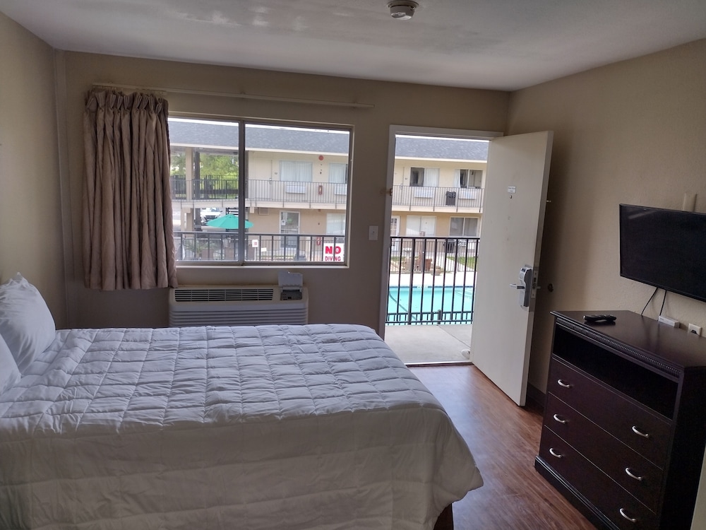 Capital O Hotel Richmond Hill/Savannah area I-95 13/48